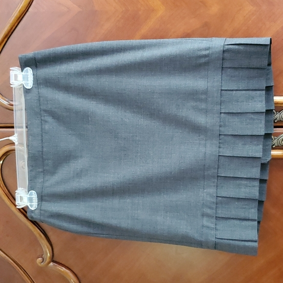 Express Charcoal Skirt - Picture 2 of 7